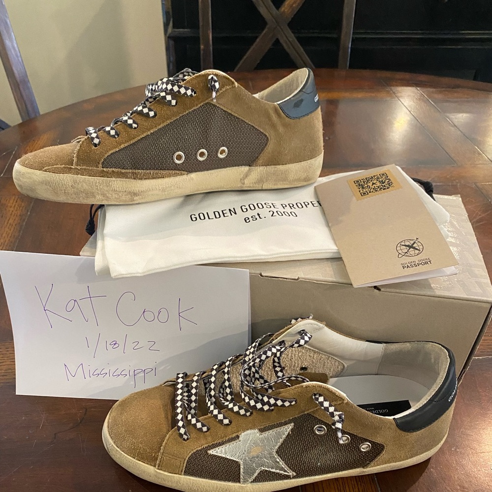 GOLDEN GOOSE SUPERSTAR SIZE 42 EXCELLENT CONDITION WITH BOX, PASSPORT AND BAG